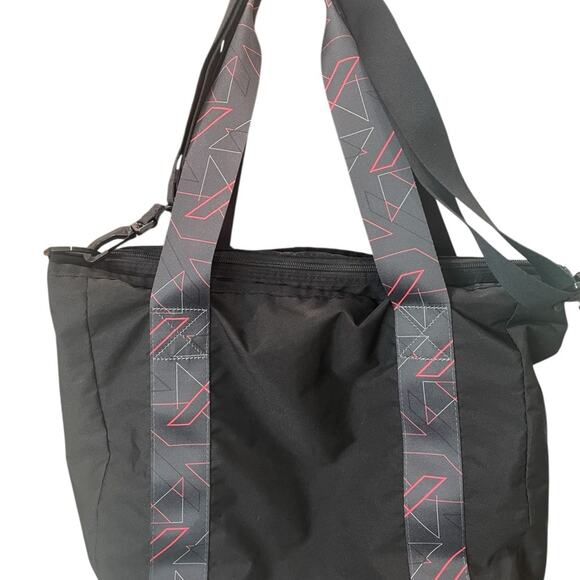 NIKE Sporty Tote – Black/Red, Crossbody Option, EUC, Gym-Ready - Picture 4 of 10